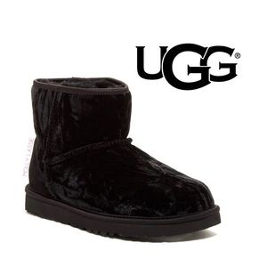 VELVET 🖤 UGG MINI CLASSIC BOOTS